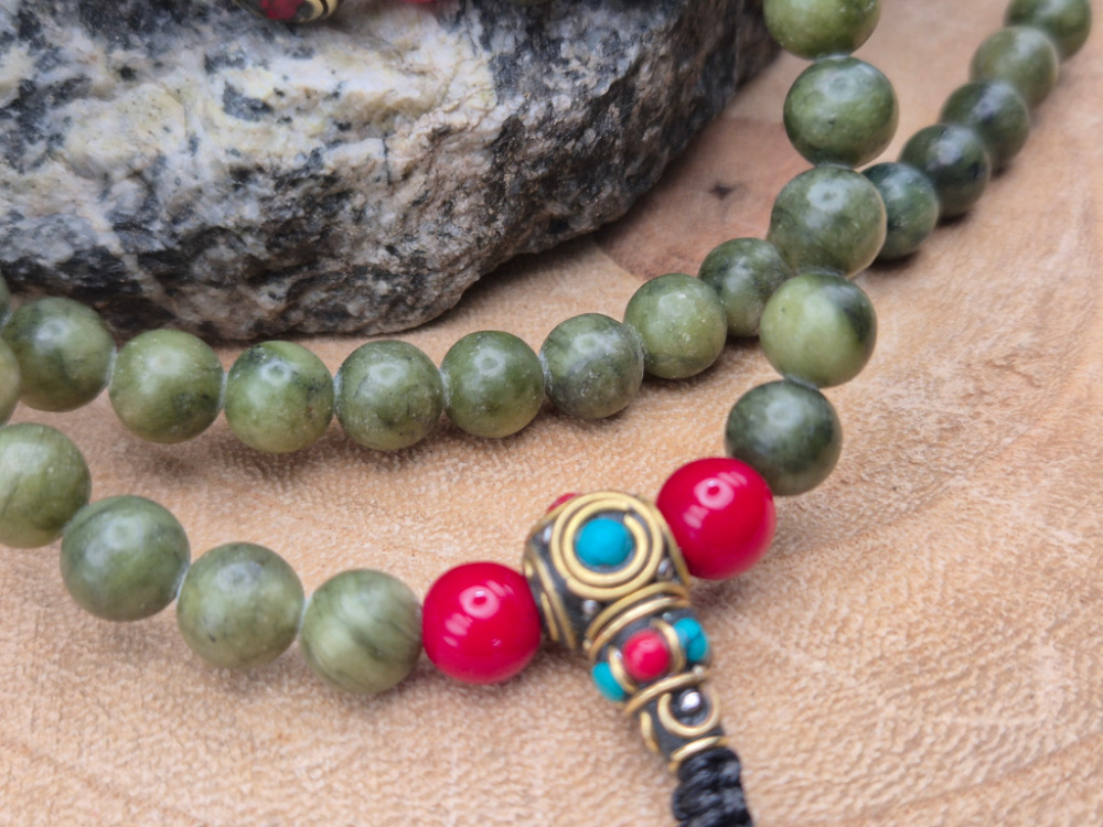 Jade Mala-Kette (Nephrit) in sanften Grüntönen | 108+1 Perlen | ca. 8mm